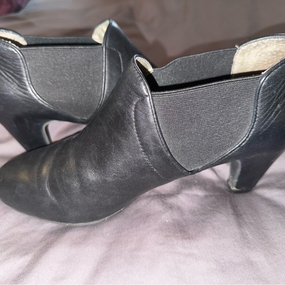 Aetrex Black Leather Heeled Ankle Booties - sz 8.5 - Picture 2 of 5
